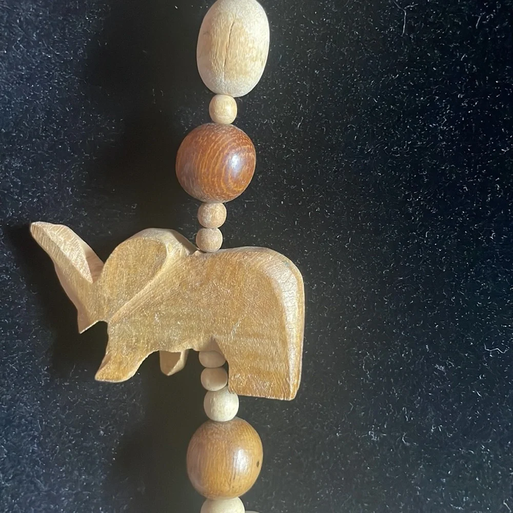 Vintage 1960-70s Ivory Elephant Beaded Necklace